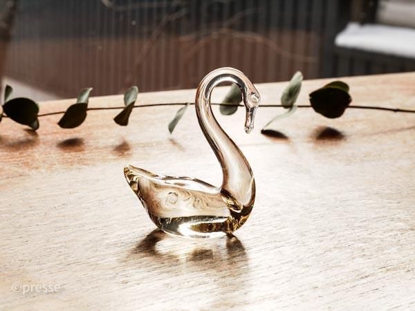 フィンランド LASISEPAT 白鳥のガラスオブジェ(クリアイエロー