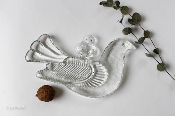 Kosta Boda のスエーデンガラス美術工芸品(作者の刻印入り署名付き