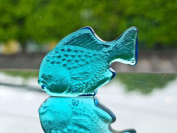 スウェーデンでみつけたガラスの魚（ブルー） - presse 北欧、バルトの