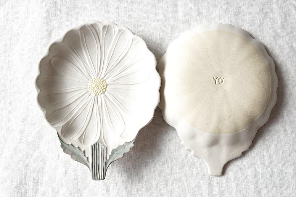 葉と花の模様が美しい銀製の小皿 木製の箱付き 銀製の小皿 葉と花の