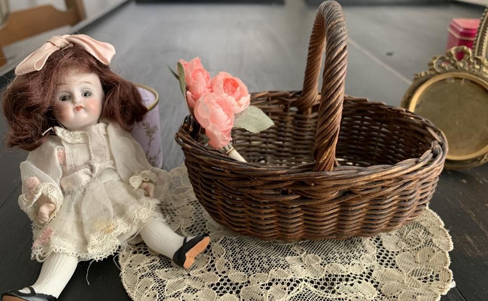 フランスアンティーク オパールセントガラスのバスケット フリル 籠