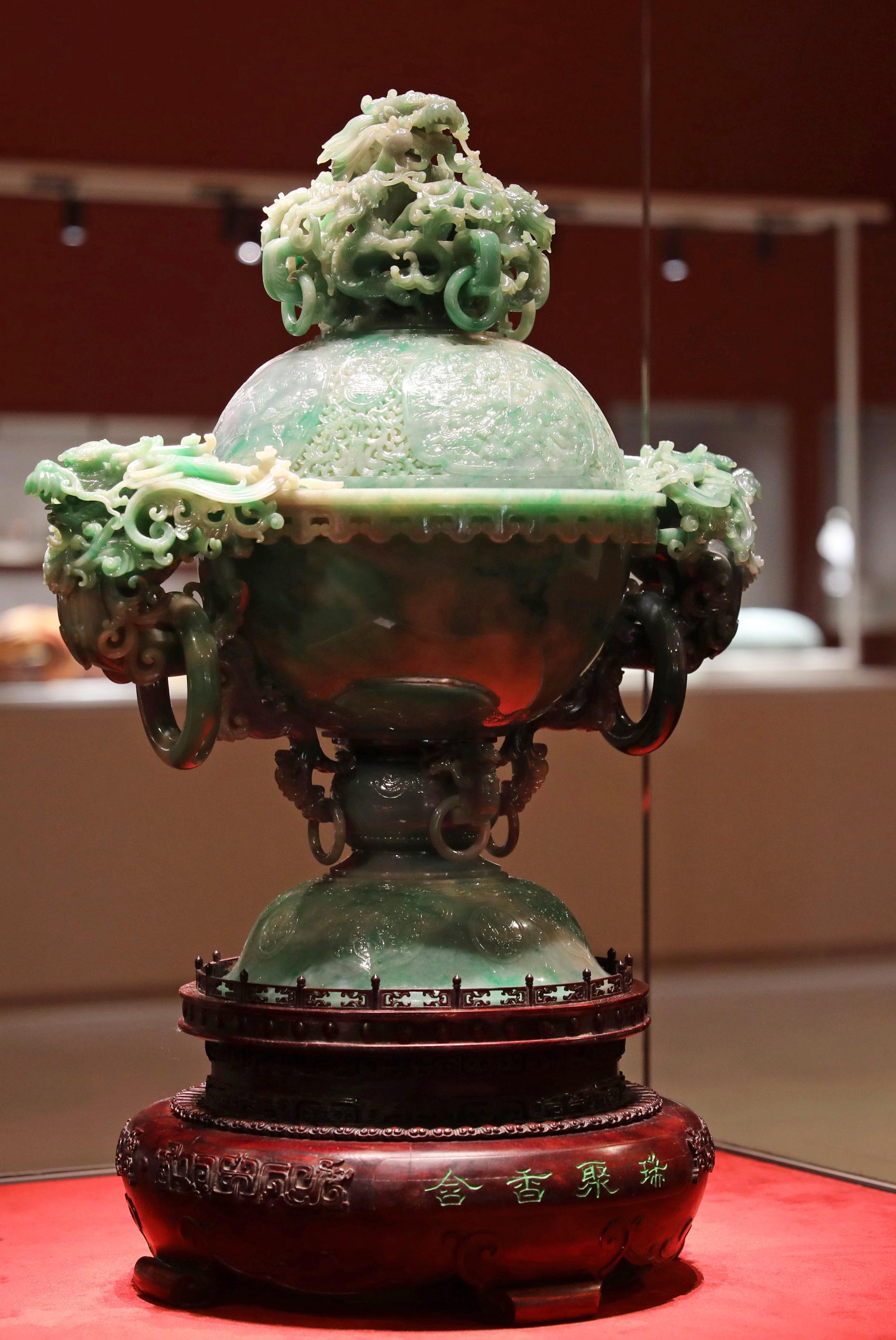 中国美術 龍｜翡翠 香炉 三脚 香爐｜翡翠玉石｜彫刻細工 アンティーク 骨董