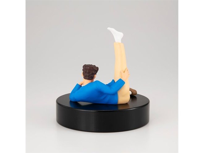 クレヨンしんちゃん」野原ひろしの“足の臭いを再現”したフィギュア