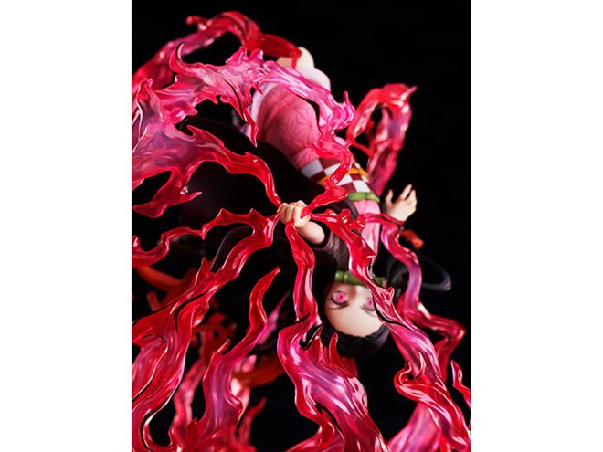 白い肌や爪先にもこだわり、「鬼滅の刃」禰豆子“血鬼術・爆血”の一瞬を