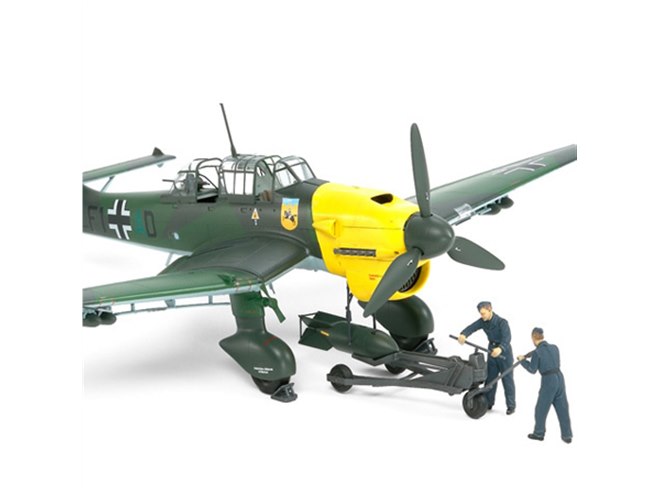 ドイツ空軍の急降下爆撃機「Ju87 B-2 スツーカ」の1/48模型、本日1/8