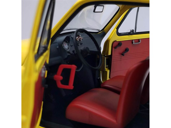 ルパン三世」の座席も再現。カリオストロの城仕様の「フィアット500