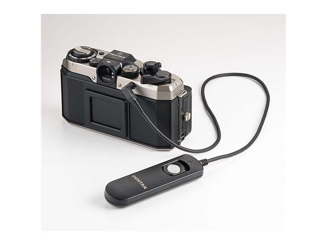 ペンタックス、単焦点フィルムカメラ「PENTAX 17」を本日7月12日発売