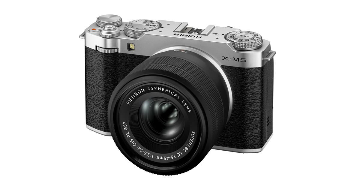 富士フイルム、約355gの軽量ボディを実現したミラーレスカメラ