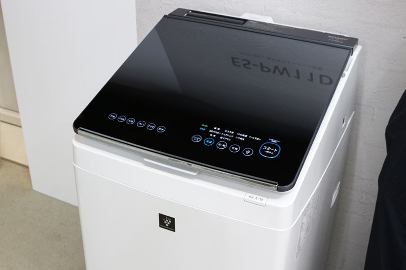 冷蔵庫とつながる洗濯機!? シャープの縦型洗濯乾燥機「PWシリーズ」を