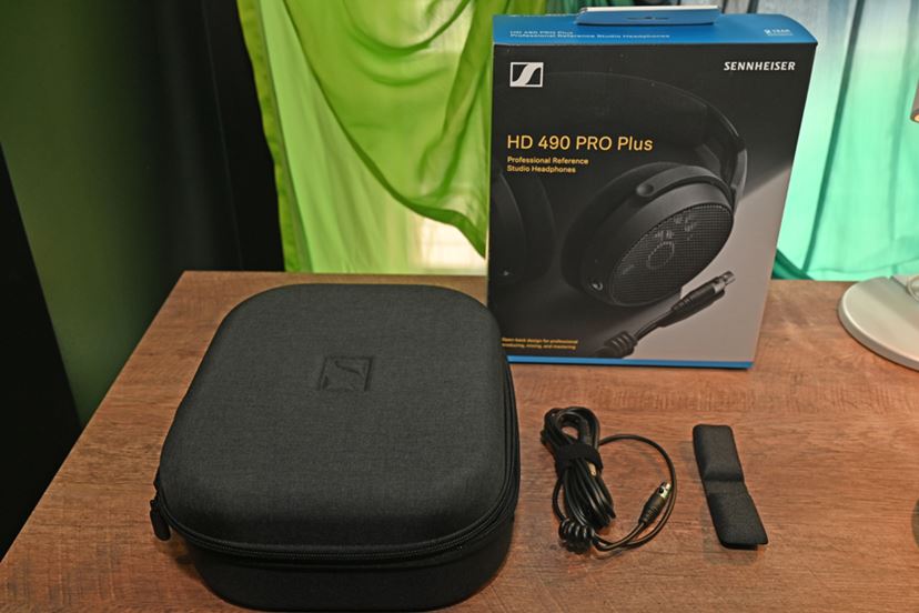 ゼンハイザー開放型モニターヘッドホン最上位「HD 490 PRO」。2種類の