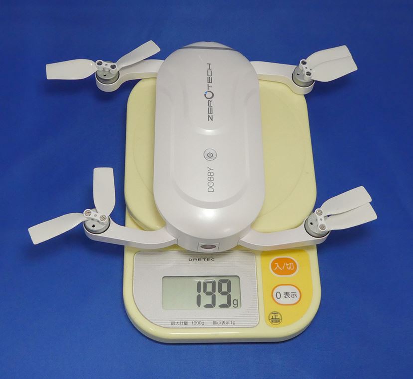 自撮りに便利！ ポケットに入れて持ち運べる小型ドローン「DOBBY」が