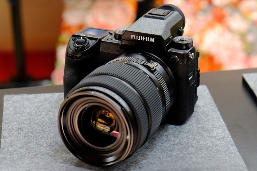 富士フイルム史上最高画質”を実現した中判ミラーレス「GFX 50S」の