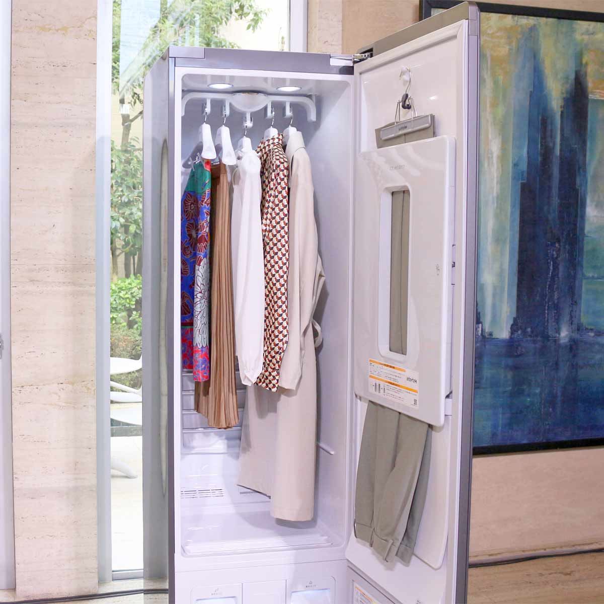 一度に5着をリフレッシュ可能！ ホームクリーニング機「LG Styler