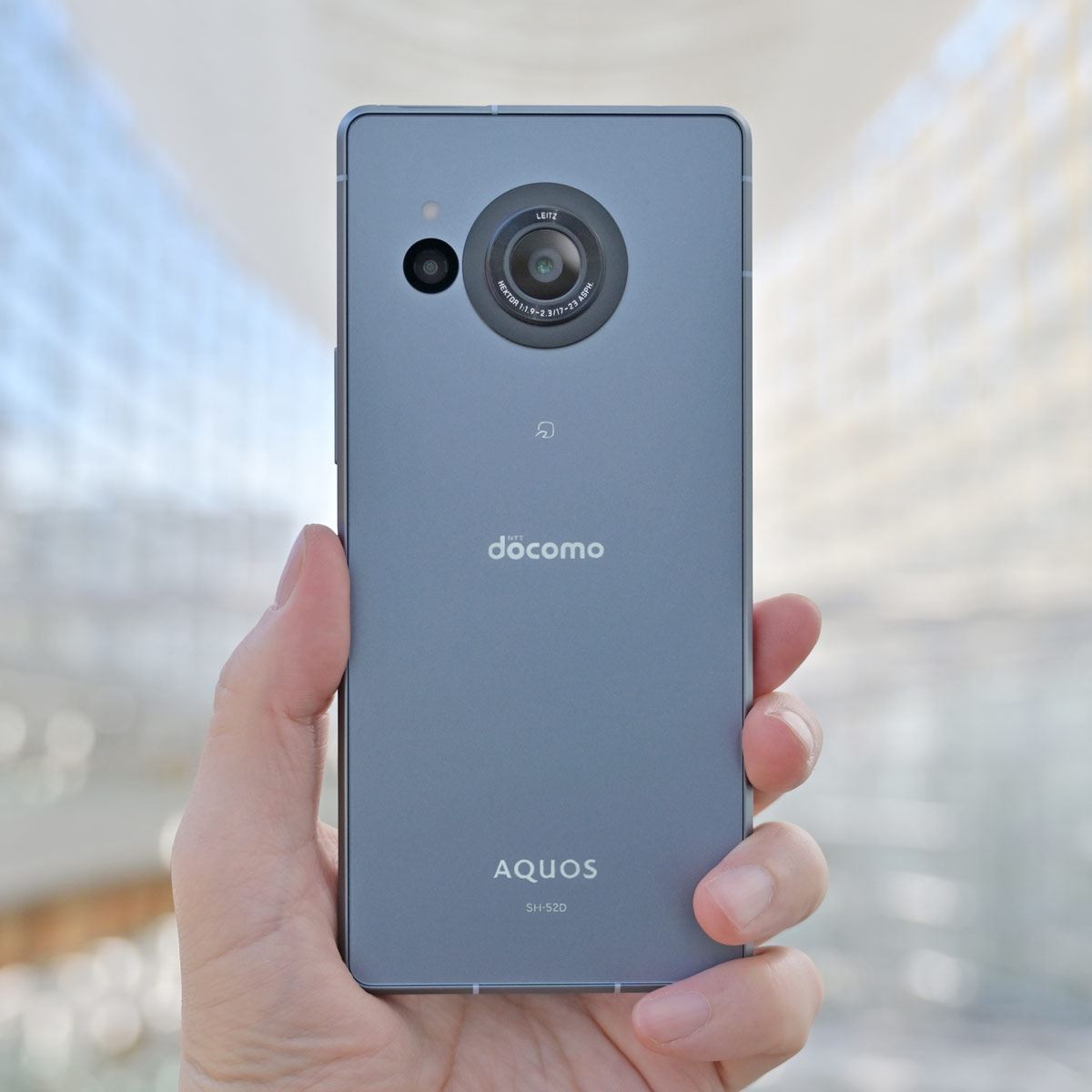 軽快に使えるハイエンドスマホ「AQUOS R8」は“買い”の1台！ - 価格.com