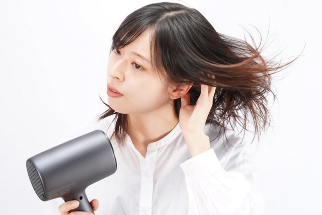 I-ne SALONIA エアトリートメントドライヤー SAL24211GR [ストーン