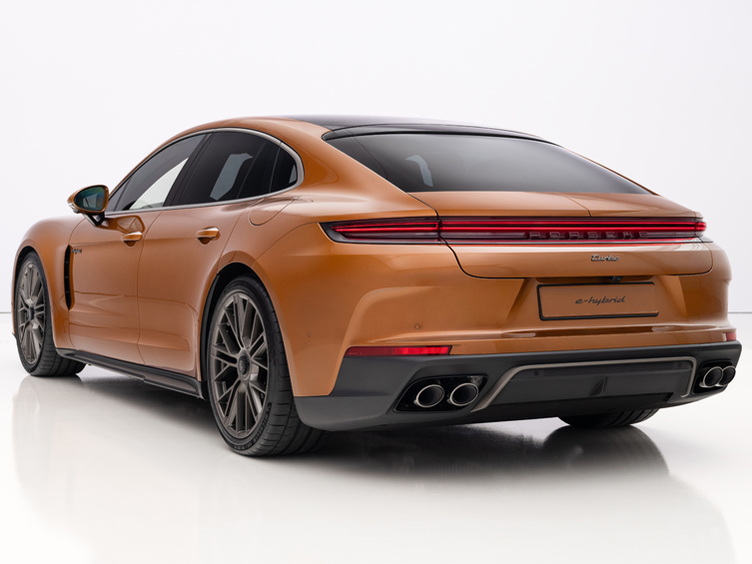 ポルシェ パナメーラ 2023年モデル 4の価格・性能・装備・オプション