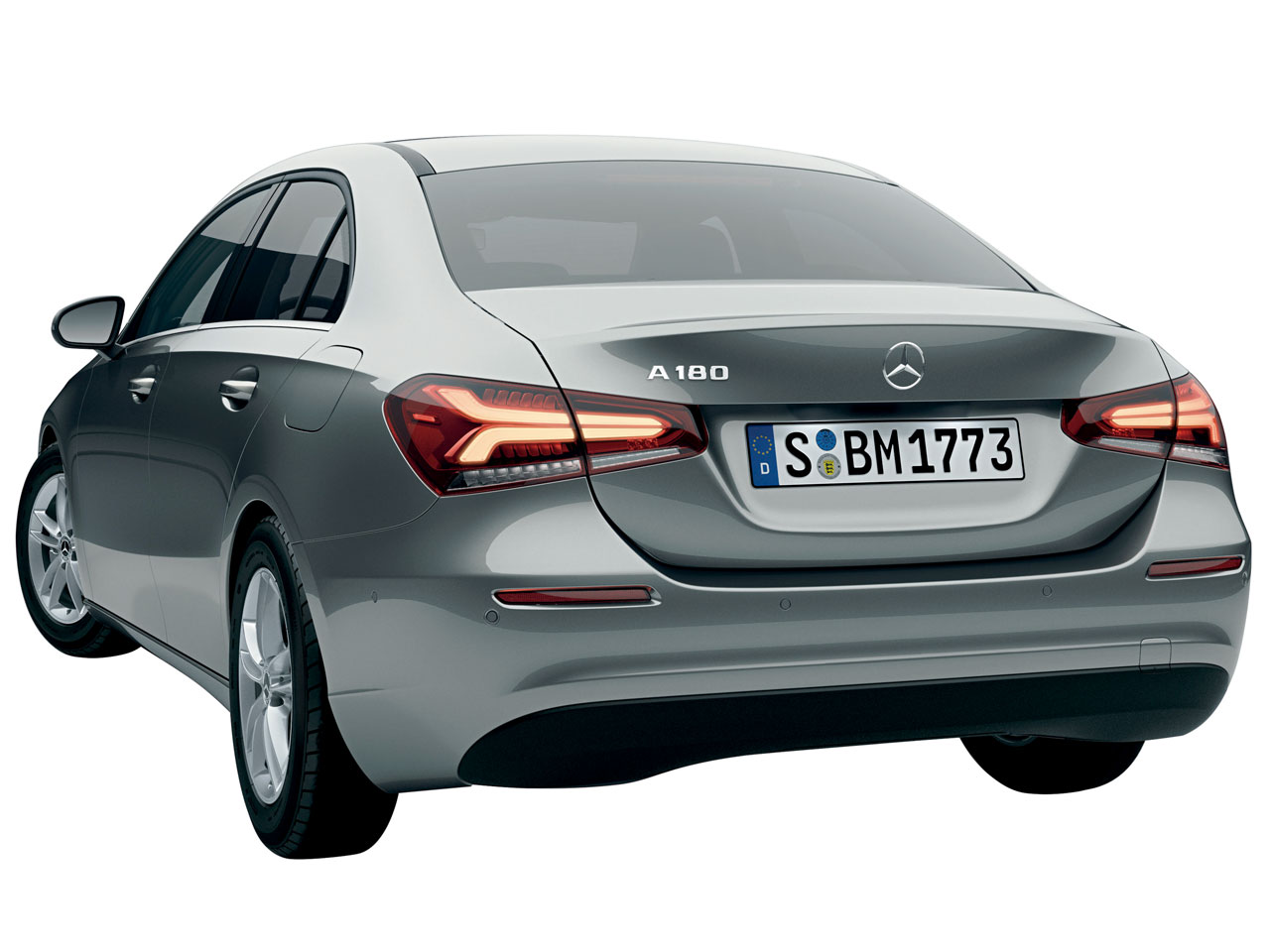 メルセデスベンツA180の純正アルミとメーカー指定のランフラットタイヤ