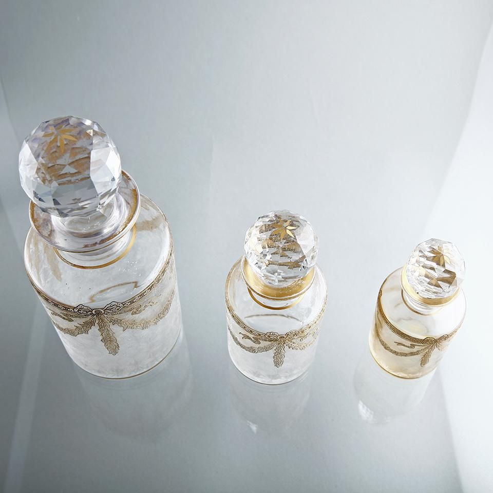 フランスアンティーク オパリンガラスの香水瓶 3本セット ボトル 蓋