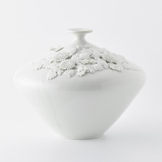 平戸菊花飾白磁花瓶(HIRA-0088) - 三川内焼「平戸洸祥団右ヱ門窯