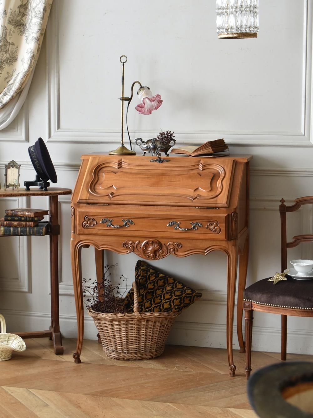 アンティーク風ライティングビューロー 飾るように使いたい