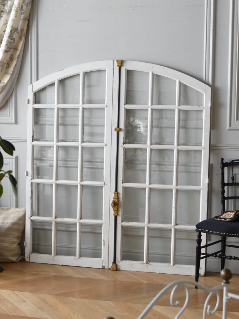 グレモン錠付き窓.2 フランスアンティーク建具 アンティークアーチ窓