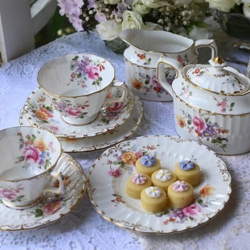 イギリス アンティーク ロイヤルクラウンダービー コーヒーカップ トリオ