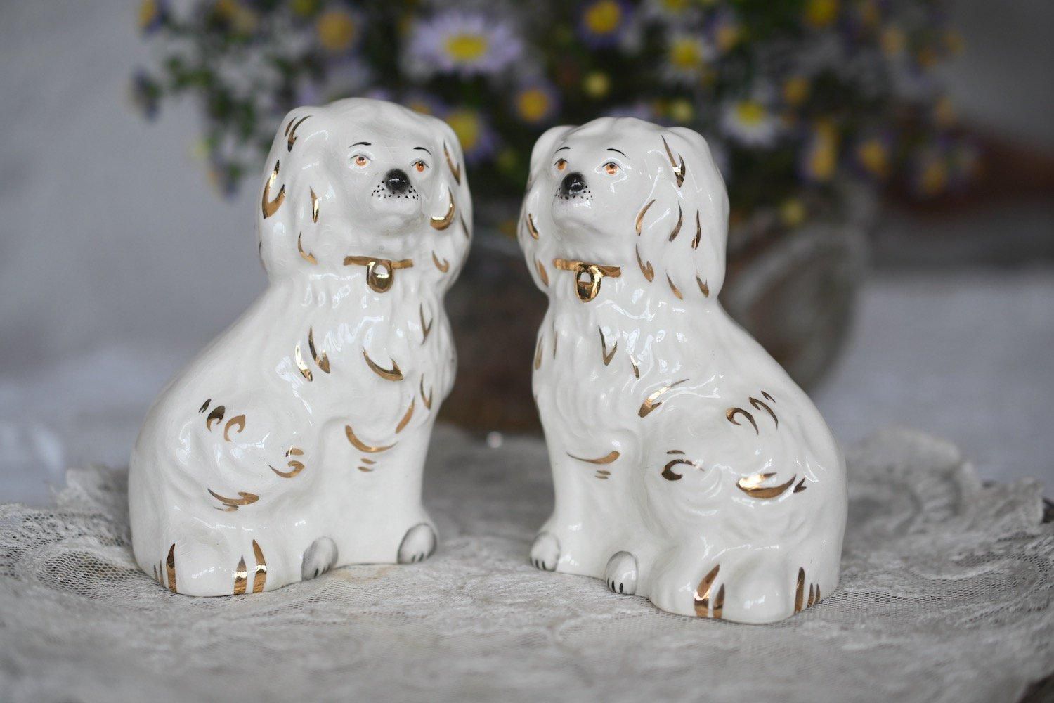 七宝焼 安井幸晴作 牡丹文 花瓶 唐木台付 共箱 V 9556