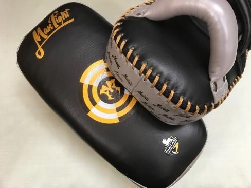 高評価！大人気！ MAN FIGHT マンファイト キックミット マジック