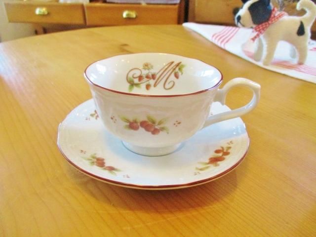 マニーレール・ドゥ・ロココ 陶器 カップソーサー(Red) - 「フランス