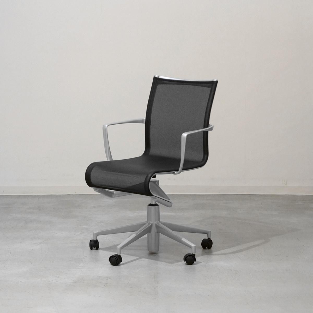 ☆カッシーナ 人気チェア「952リヴァース」 【公式通販】