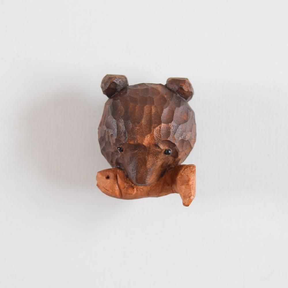 KIYATA 木製クマの彫刻 ブローチ 【公式通販】