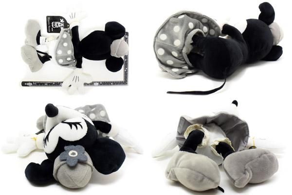 グッズ ディズニー ぬいぐるみバッジ 新品 ミッキー ミニー モノクロ