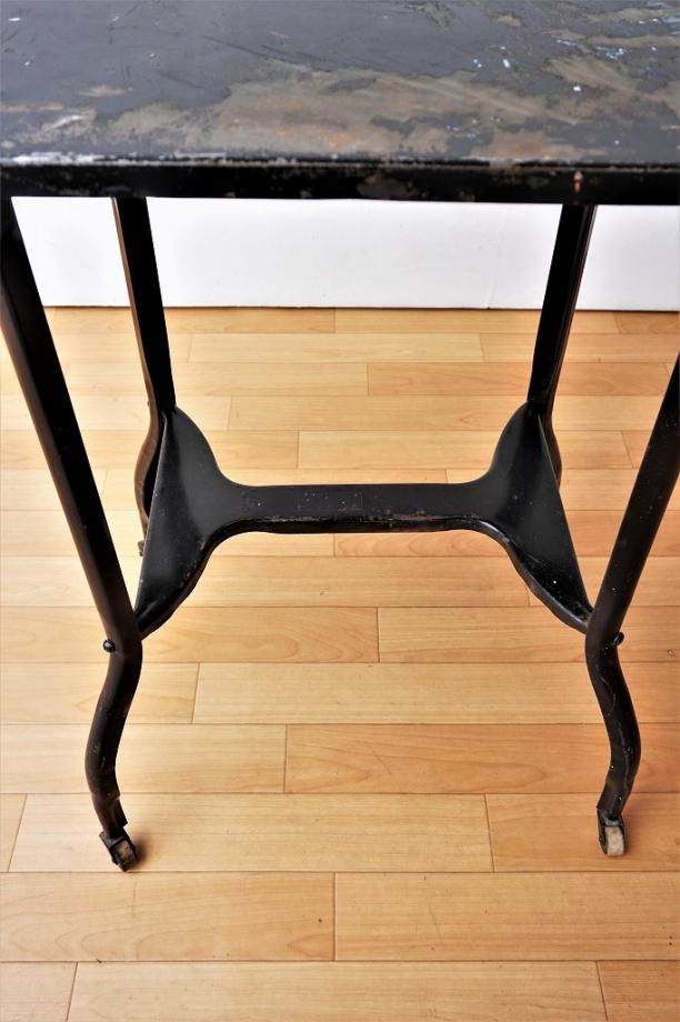 1091 ビンテージ 古い鉄脚のバタフライテーブル 当時物 レトロポップ
