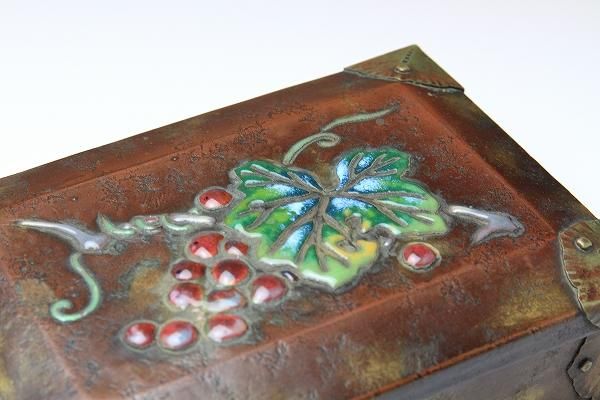 AAA安藤七宝店純銀刻印 桜釉 葡萄文瓶 唐木台・木箱付 H R8810B AAA