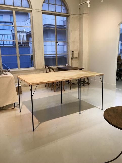 ビス付 アイアンレッグ テーブル脚 角度付 太さ22ミリ 全長700ミリ 無