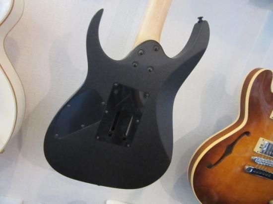 IBANEZ RGR320EX クールなロードレイジブラックフィニッシュのRG！状態