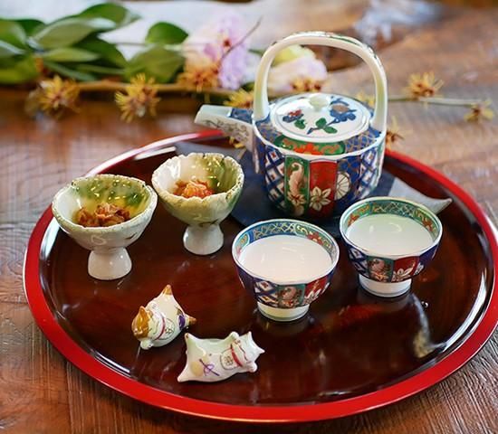 赤黒漆塗り 植物模様の円形膳 赤黒漆塗り 植物模様の円形膳 輪島塗り