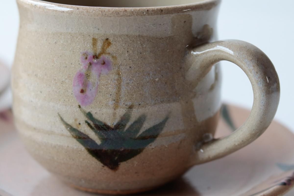 スミレ模様 コーヒーカップ | くろかみ窯 - HAMAMELIS