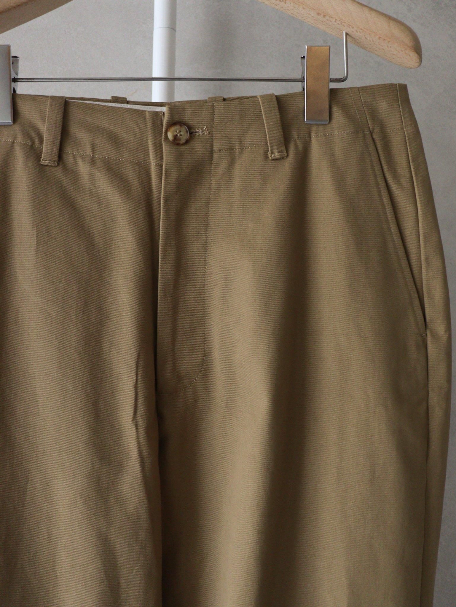 UNIVERSAL PRODUCTS.（ユニバーサルプロダクツ）NO TUCK CHINO