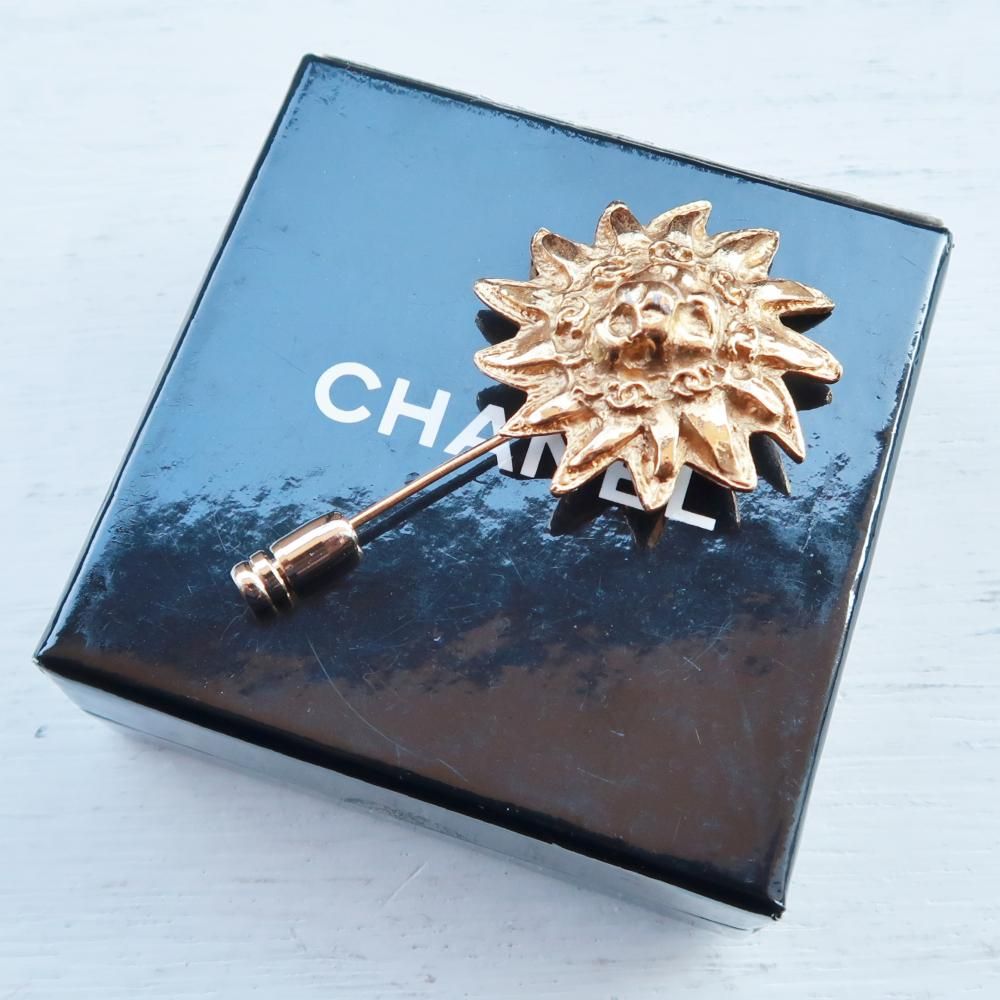 CHANEL パームツリー ライオン ピンバッジ