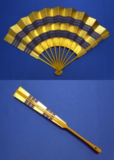 金地に春秋の柄仕舞扇