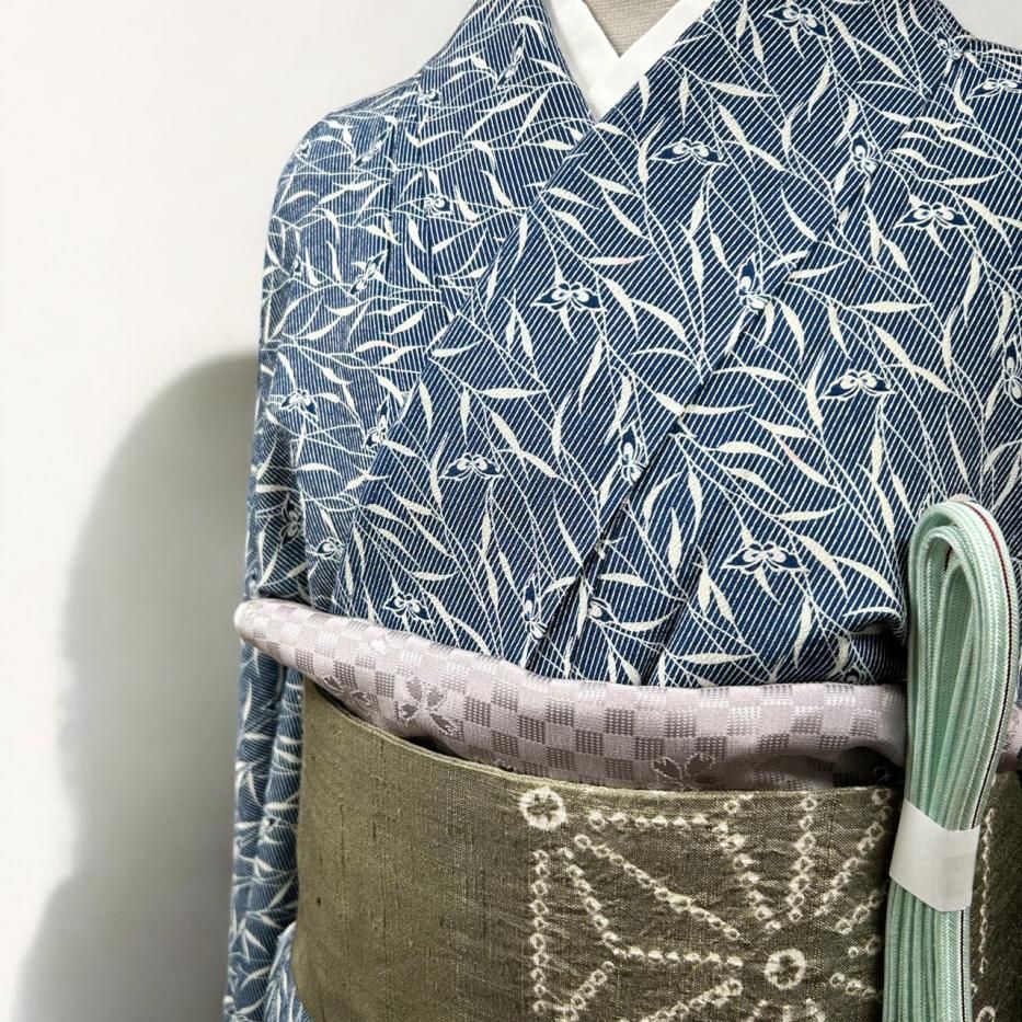 青が散る様ヴィンテージ大きな瞳や繊細に描かれた花模様の前掛けが