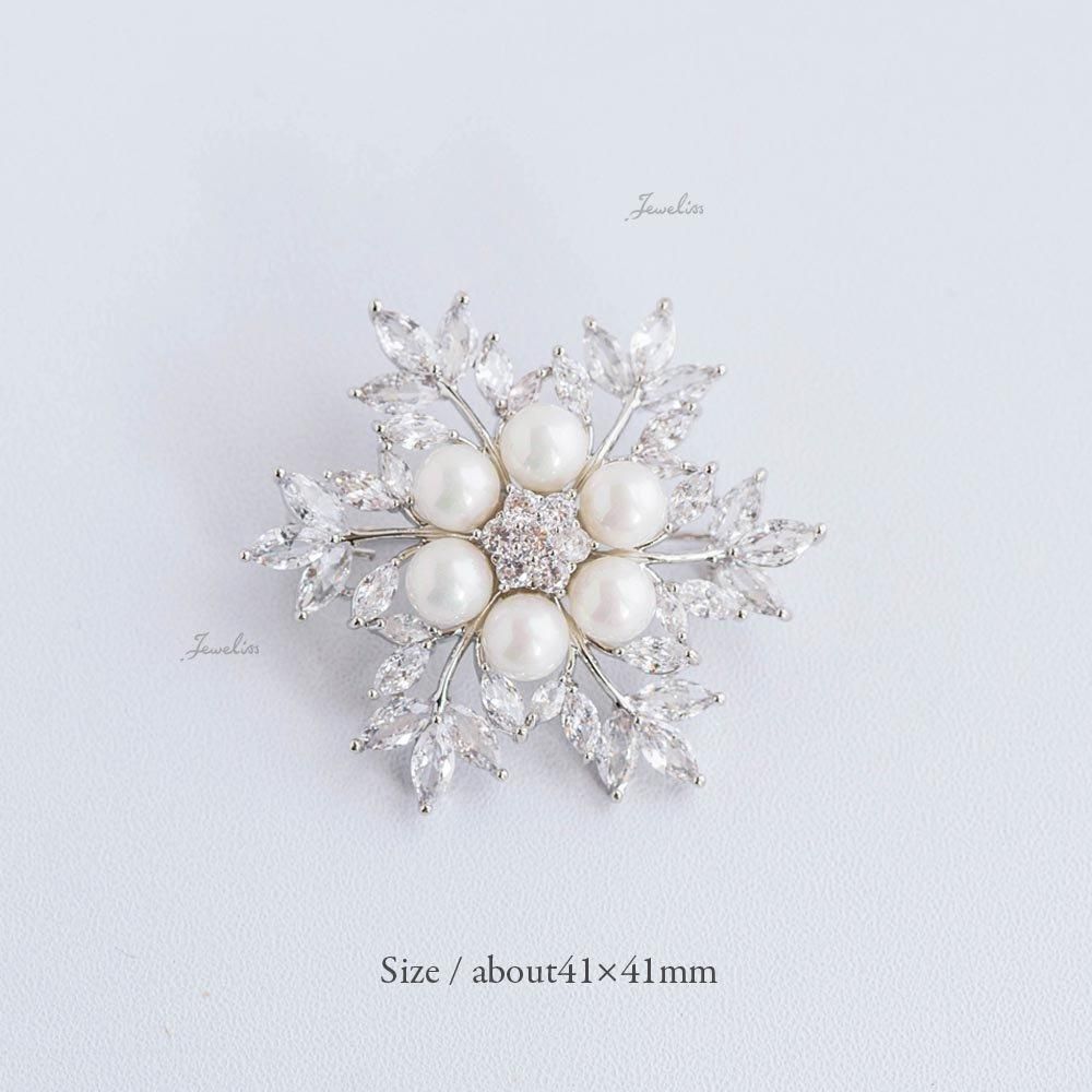 René 花モチーフ ブローチ クリスタル付き Rene（ルネ） フラワー型