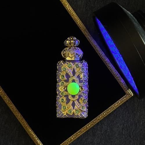 チェコ 装飾付き香水瓶 445 すりガラス白×ウランガラス - チェコ雑貨と