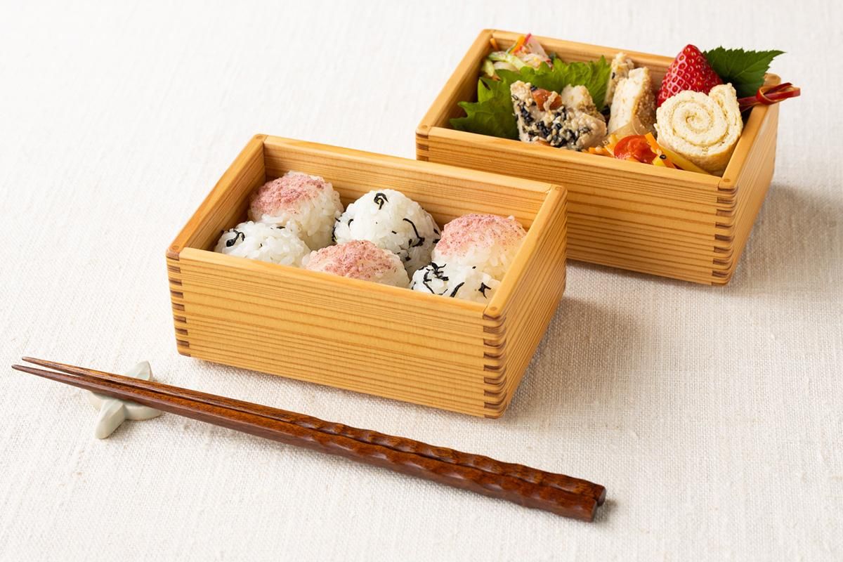 黒木クラフト工房・みやざき杉の二段弁当箱（13×8.5cm）｜低座の椅子と