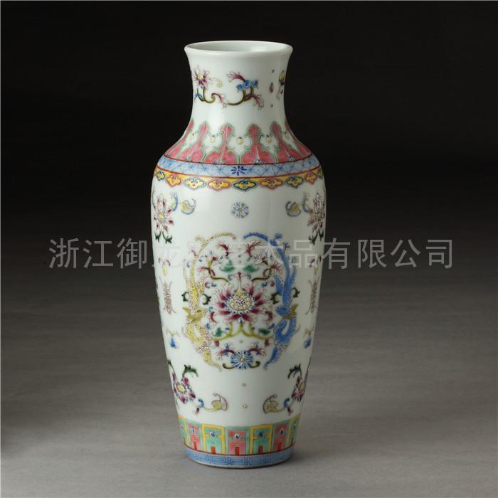 中国 大清康煕年製 粉彩纏枝花卉文 蒜口瓶 V R6091F 中国 大清康煕年製