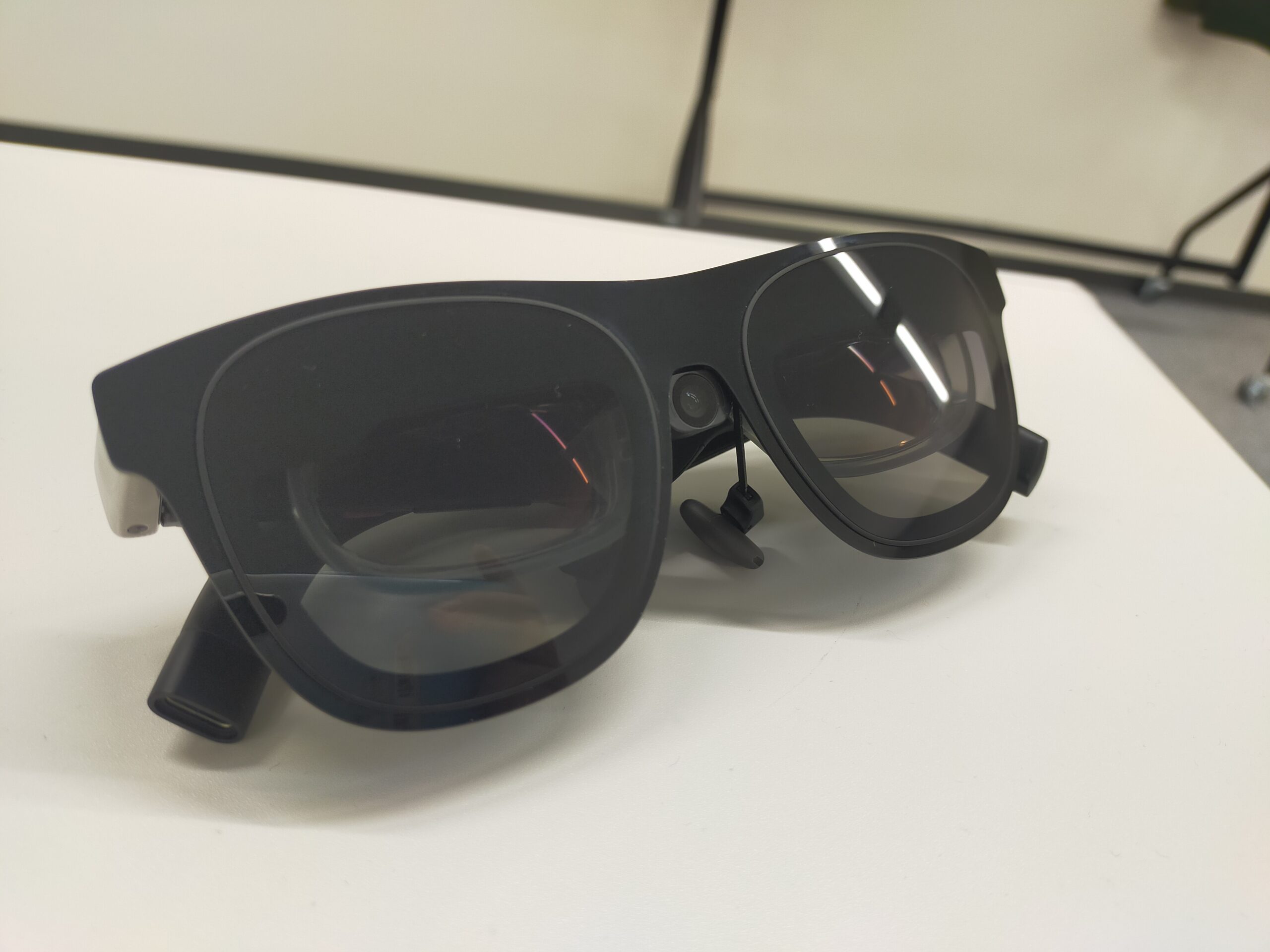 最先端ARグラス「XREAL One」の拡張デバイス「XREAL Eye」体験レポート