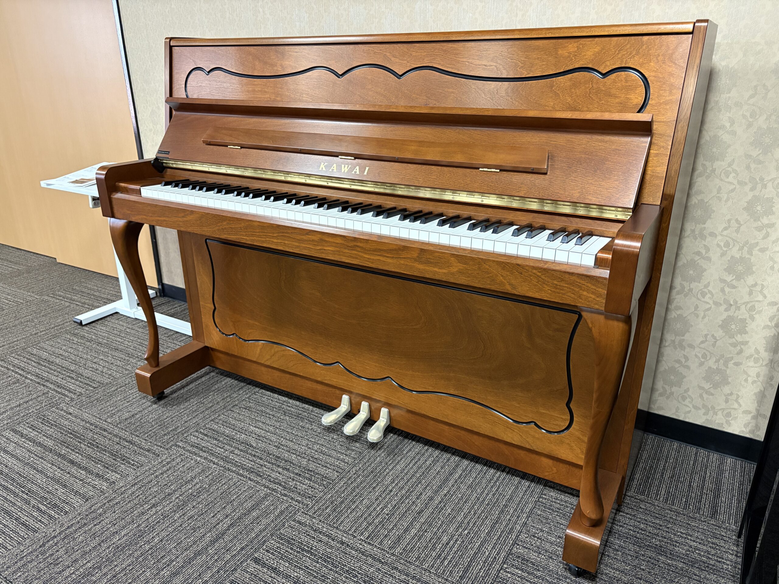 中古ピアノ】KAWAI アップライトピアノ US-5X 2024356 黒(鏡面艶出し