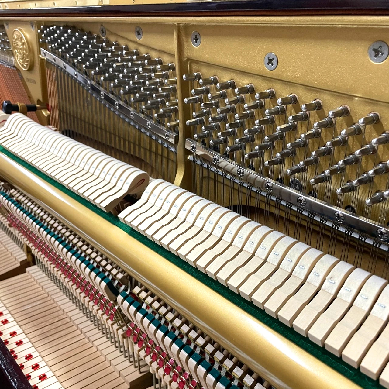 中古ピアノ】KAWAI アップライトピアノ KUX-85 1962599 木目(鏡面艶