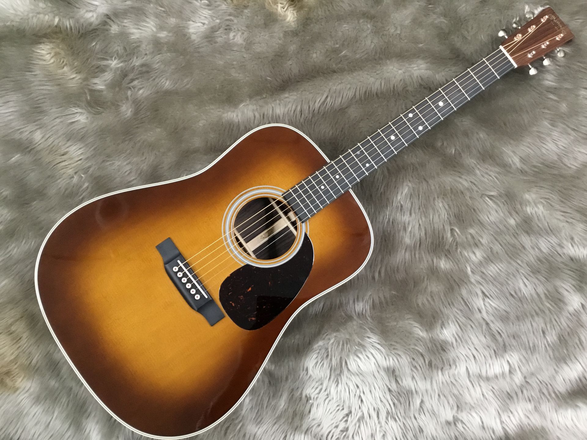 動画あり】D-28の新製品！今回はサンバーストの珍しいモデル！｜島村